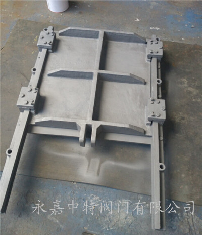铸铁镶铜方闸门实物图