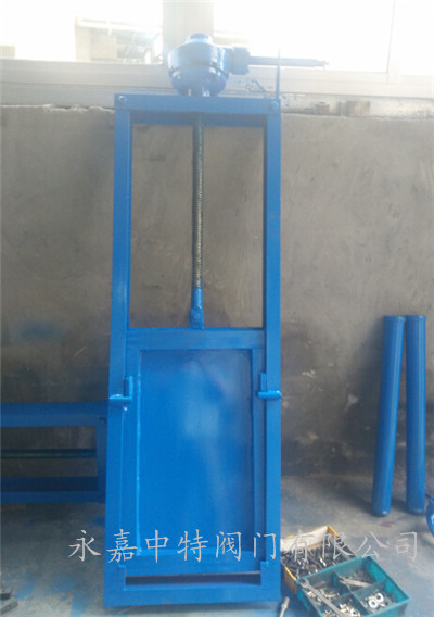 渠道闸门实物图片